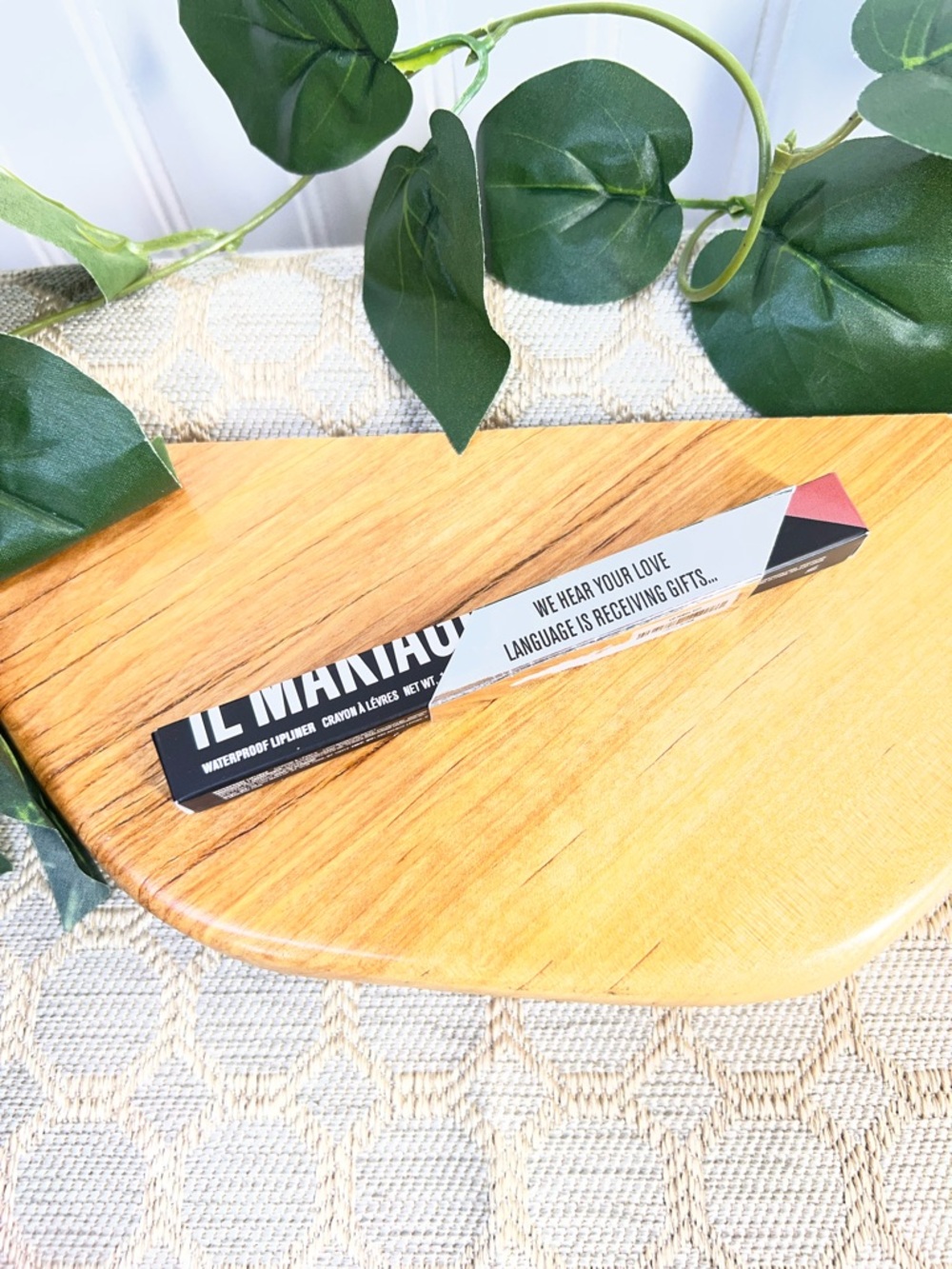 IL Makiage Waterproof Lip Liner